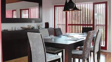 House, 4 Bedrooms, Smoking, Balcony | Dining room