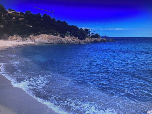 Saint Aygulf- Seafront- Sandy beach- swimming pool -Clim - Parking - 2 adults