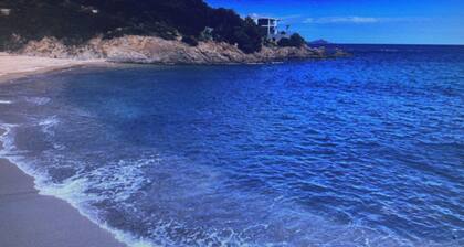 Saint Aygulf- Seafront- Sandy beach- swimming pool -Clim - Parking - 2 adults