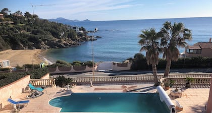 Saint Aygulf- Seafront- Sandy beach- swimming pool -Clim - Parking - 2 adults