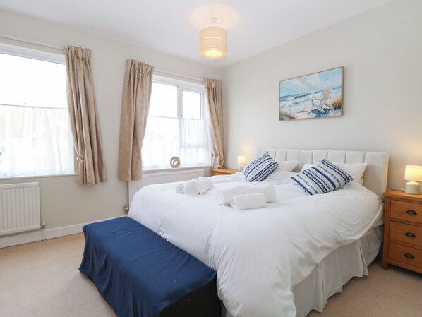 5 bedrooms, individually decorated, individually furnished, free WiFi - 34 North Denes Road (Great Yarmouth)