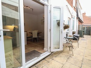 Outdoor dining - 34 North Denes Road (Great Yarmouth)