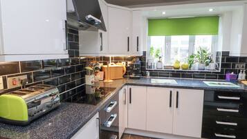 Cookware/dishes/utensils