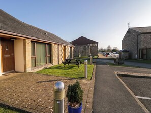 Outdoor dining - 7 Sandpiper (Carnforth)