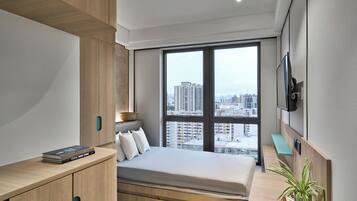Basic Single Room, 1 Katil Bujang (Single), Non Smoking | Meja, ruang kerja komputer riba, Wi-fi percuma