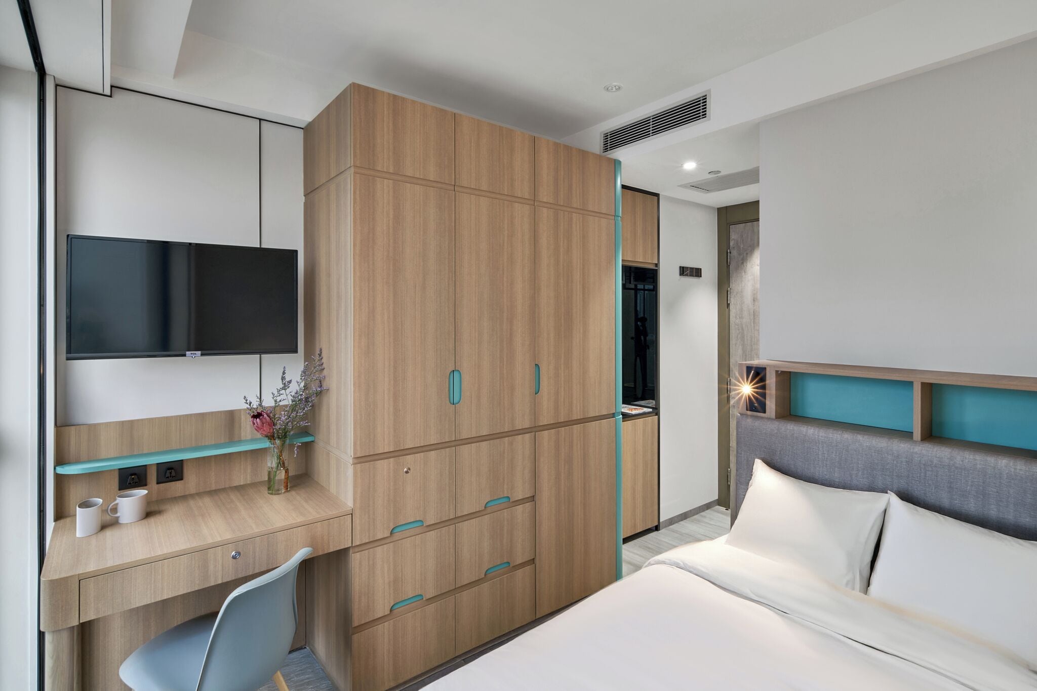 Eenvoudige tweepersoonskamer, 1 tweepersoonsbed, niet-roken | Een bureau, een laptopwerkplek, gratis wifi