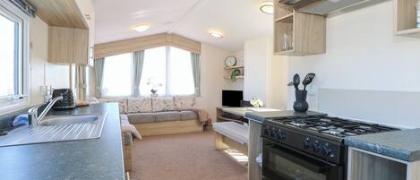 Batterie de cuisine, vaisselle et ustensiles