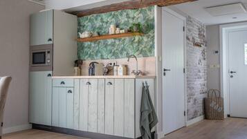 Refrigerador, microondas, parrilla de estufa y lavavajillas