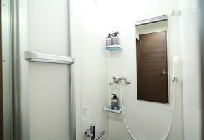 Shower, hair dryer, towels, soap - Quiet Area/Close to Sta./Central Shinjuku/Room 202 (Shinjuku City)