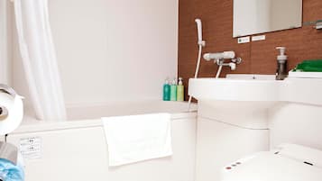 Combined shower/bathtub, free toiletries, hair dryer, slippers