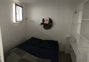 2 chambres, fer et planche Ă repasser