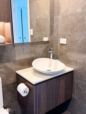 Hair dryer, towels, soap, shampoo - Horizon Haven with Panorama view with Free parking (Brisbane City)