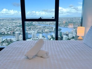 2 bedrooms, iron/ironing board, travel cot, free WiFi - Horizon Haven with Panorama view with Free parking (Brisbane City)