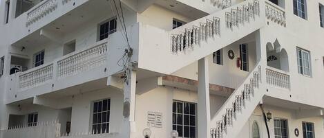 المنشأة من الخارج