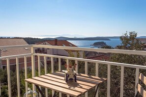 Outdoor dining - Peaceful Apartment With Beautiful View - Hvar (Hvar)