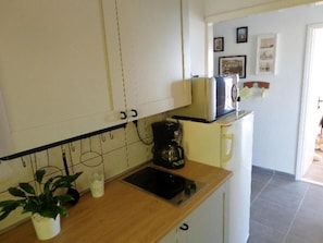 Refrigerador, microondas, horno, placa de cocina