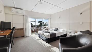 Studio | Free WiFi, bed sheets