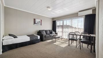 Double or Twin Room | Living area