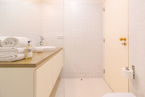 淋浴设施、吹风机