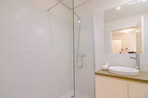 Een douche, een haardroger
