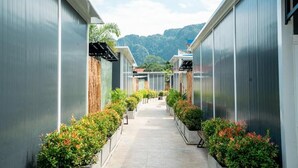 A corridor with metal walls and potted plants. - Summer Club and Hostel Ao Nang (Krabi)
