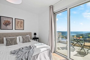 3 habitaciones, tabla de planchar con plancha y cuna de viaje 