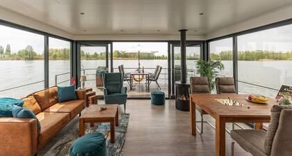 Hausboot in Brandenburg mit Flussblick