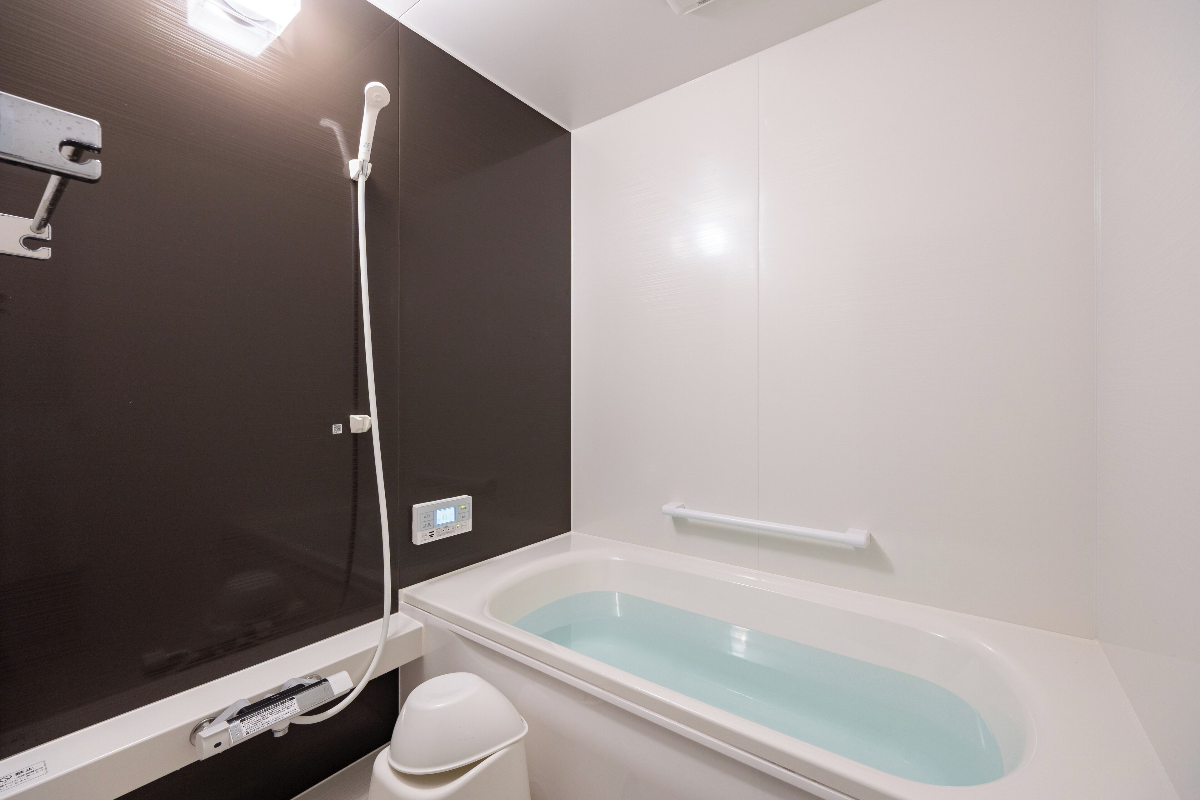 Vila Mewah, pemandangan gunung | Kamar mandi | Sandal