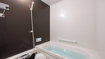 Vila Mewah, pemandangan gunung | Kamar mandi | Sandal