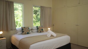 4 bedrooms, iron/ironing board, bed sheets