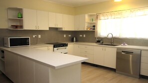 Microones, forn, placa de cuina i rentaplats 