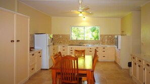 Microones, forn, placa de cuina i rentaplats