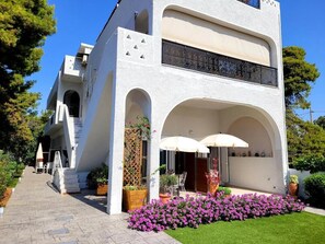 Front of property - Aphrodite's Apartments (Spata-Artemida)