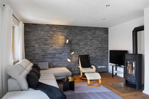 Apartment 'Alpblick Apartment - Dreitorspitze' with Mountain View, Private Garden and Wi-Fi