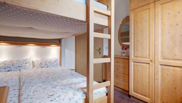 1 bedroom, free WiFi, bed sheets