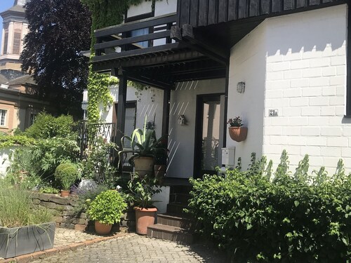 Studio 'Dora Brand' mit gemeinsamer Terrasse, gemeinsamem Garten und Wi-Fi