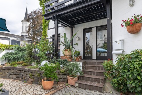 Studio 'Dora Brand' with Shared Terrace, Shared Garden and Wi-Fi