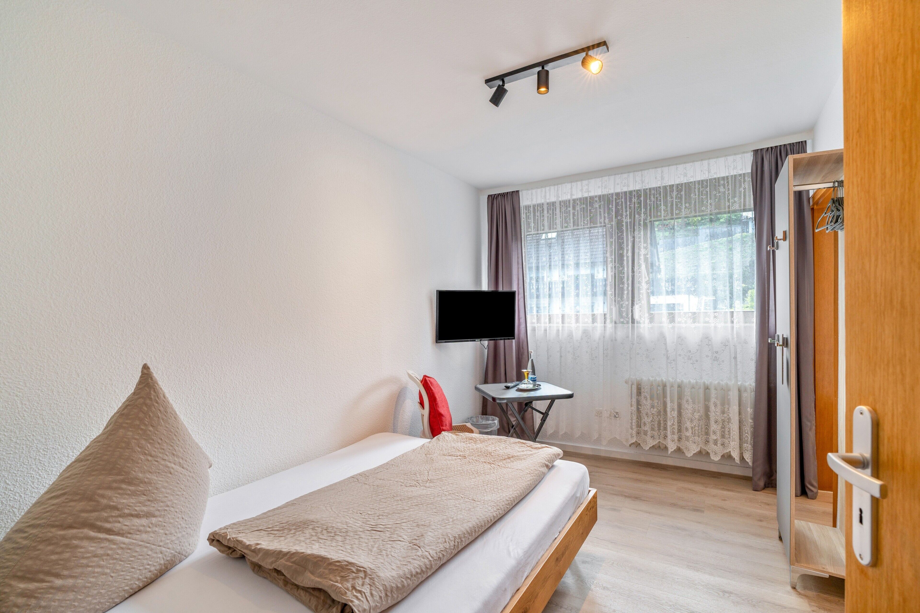 1 quarto, Wi-Fi de cortesia, roupa de cama