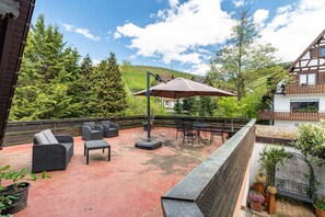 Outdoor dining - Room 'Einzelzimmer Nr 6' with Shared Garden and Wi-Fi (Sasbachwalden)