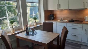 Kühlschrank, Ofen, Herdplatte, Geschirrspüler