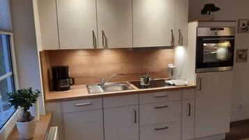 Kühlschrank, Ofen, Herdplatte, Geschirrspüler