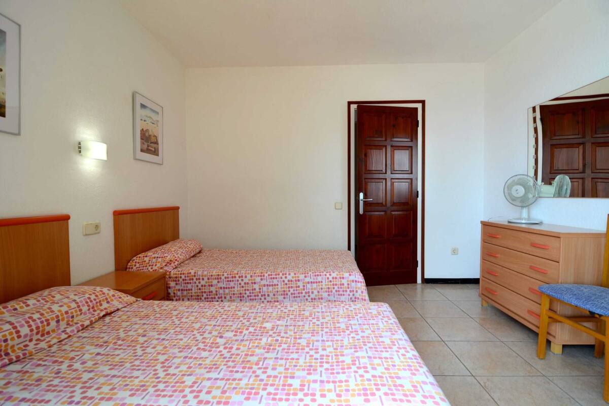 Comfort Apartment, 2 Bedrooms | 25 bedrooms, iron/ironing board