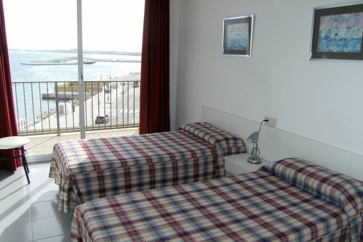 Deluxe Apartment, 2 Bedrooms | 25 bedrooms, iron/ironing board