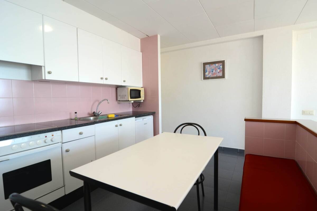 Comfort House, 1 Bedroom | Private kitchen | Fridge, microwave, oven, coffee/tea maker