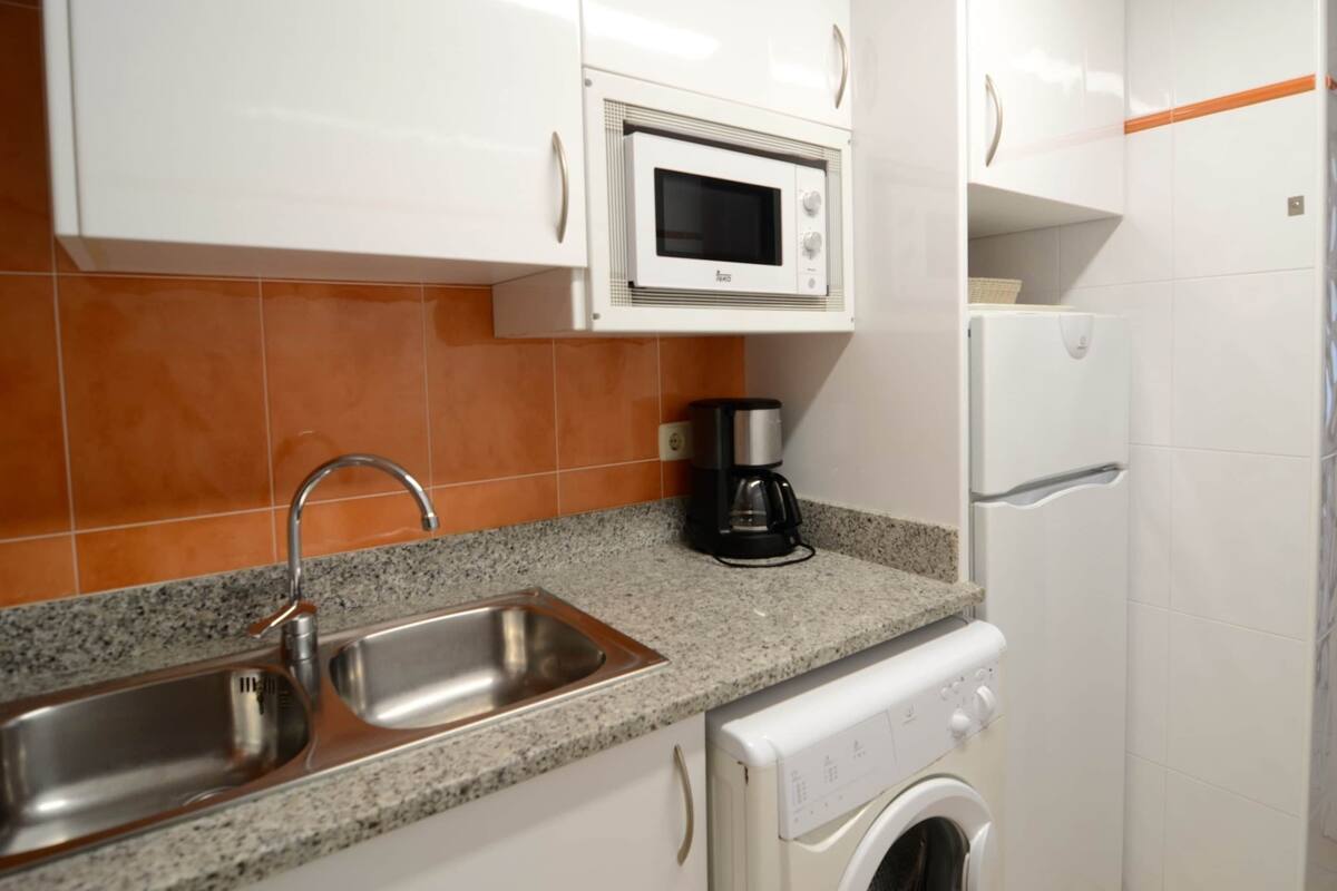 Elite Apartment, 3 Bedrooms | Private kitchen | Fridge, microwave, oven, coffee/tea maker