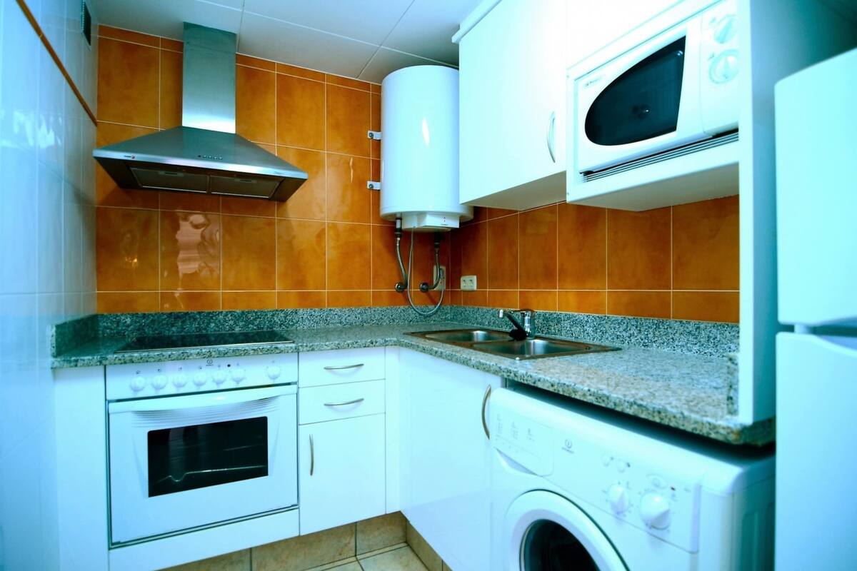 Comfort Apartment, 3 Bedrooms | Private kitchen | Fridge, microwave, oven, coffee/tea maker