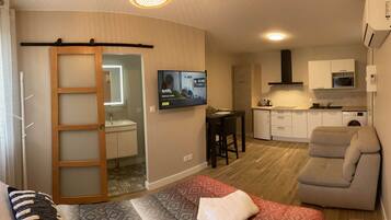 Classic House, 1 Bedroom | Private kitchen | Fridge, microwave, coffee/tea maker, electric kettle