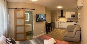 Classic House, 1 Bedroom | Private kitchen | Fridge, microwave, coffee/tea maker, electric kettle - Apartment in Toulouse With Garden (Toulouse)