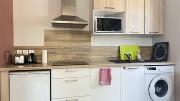 Comfort House, 1 Bedroom | Private kitchen | Fridge, microwave, coffee/tea maker, electric kettle