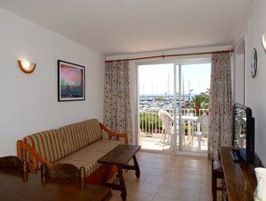 Living room - Apartment in Estartit Near Town Center (Torroella de Montgrí)